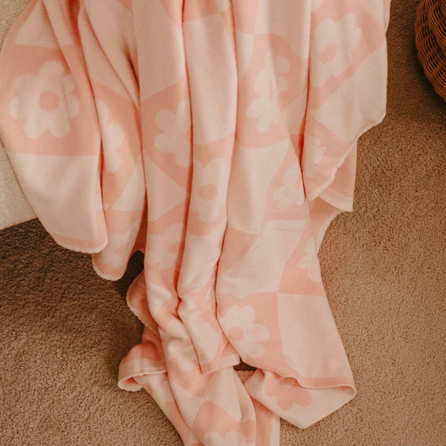 Fox & Fallow - Reversible Throw Blanket (Daisy Grid)