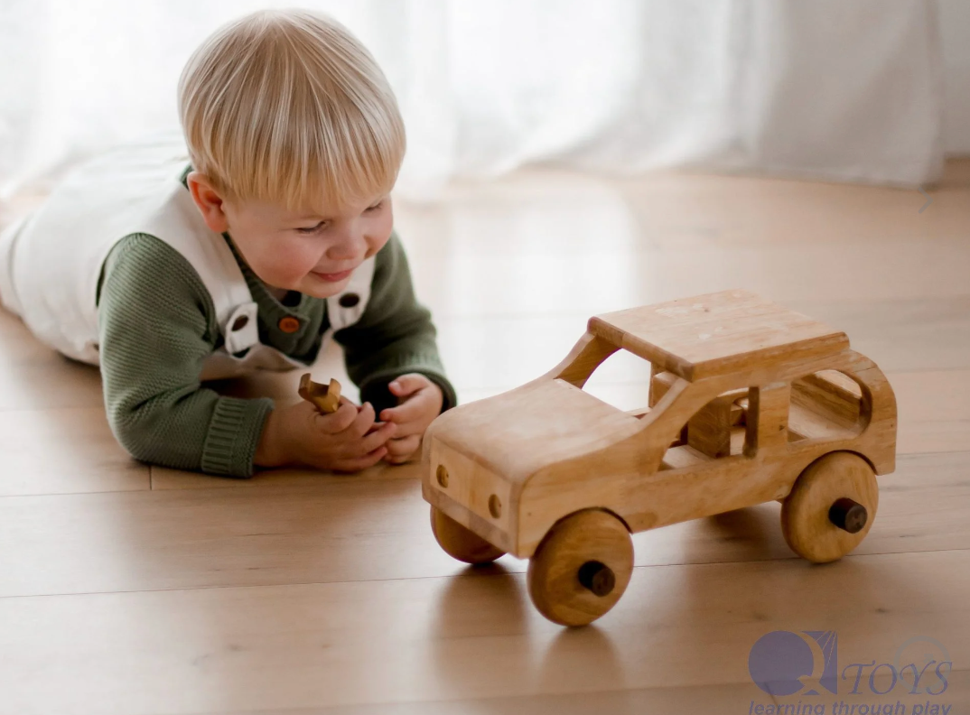 QToys - Natural Wooden Car