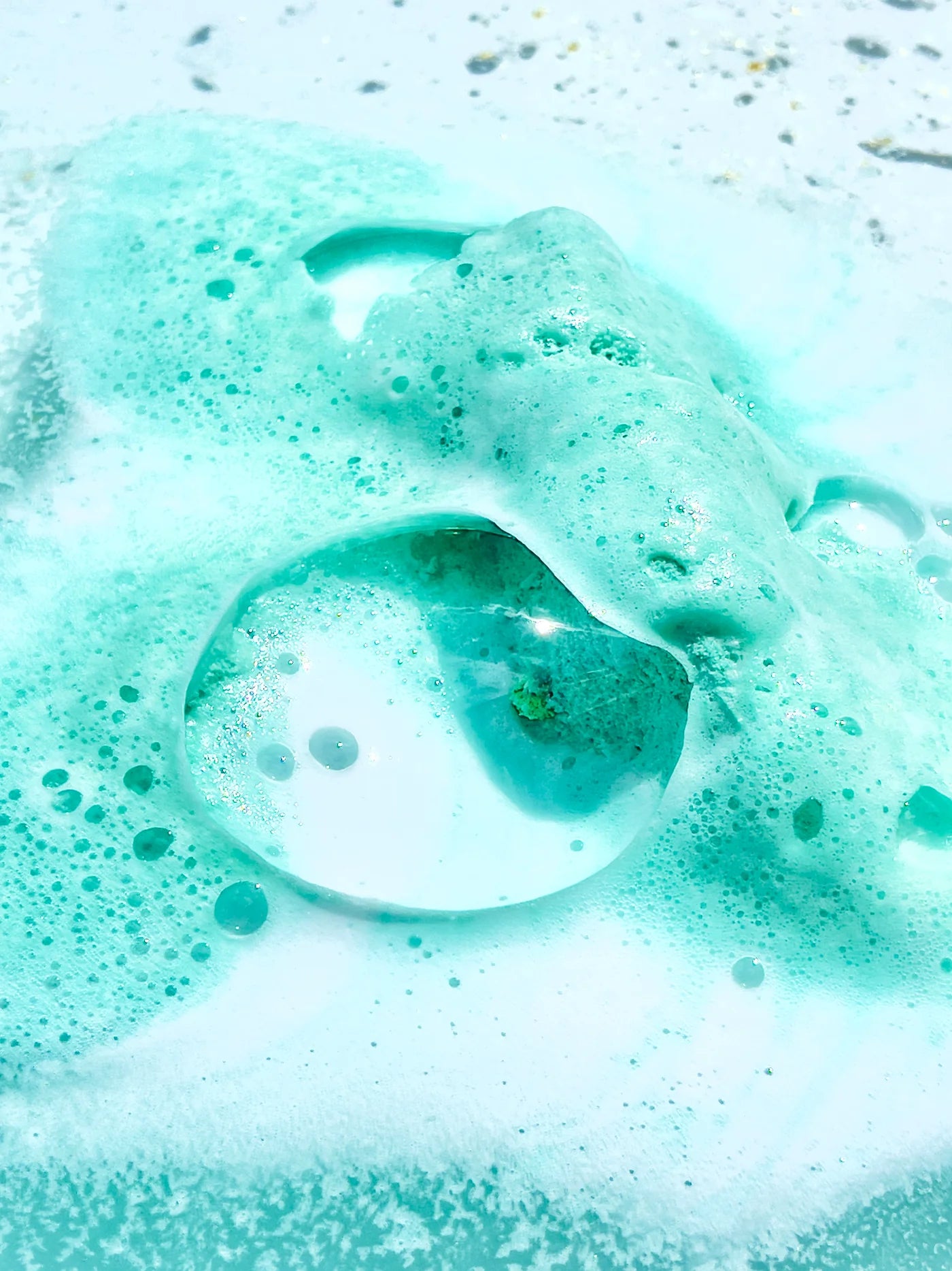 Load image into Gallery viewer, Summer Salt Body - Crystal Bath Bomb (Aquamarine Lemongrass)
